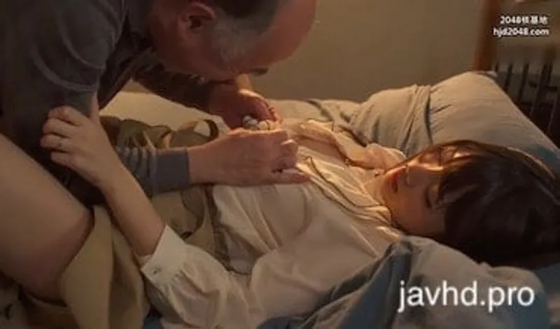 Chồng yêu đi vắng vợ yêu bị lão già cạnh bên nhà hiếp suzu harumiya